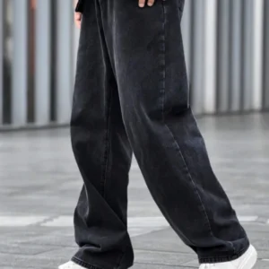 A top choice for autumn and winter transitions! Loose black men's jeans with inherent warmth, comfortable and versatile, suitabl